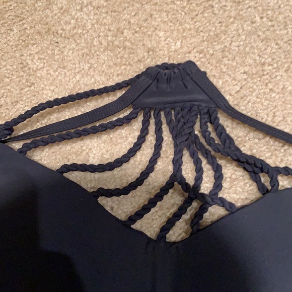 Bikini - Picture 4 of 5